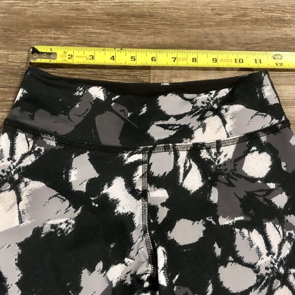 Beyond Yoga Leggings Small Black Gray White Geometric Pattern - Picture 4 of 10
